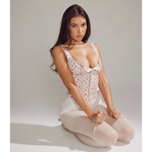 NEW House of CB Chicca Rosebud Print Top Medium - Picture 9 of 15